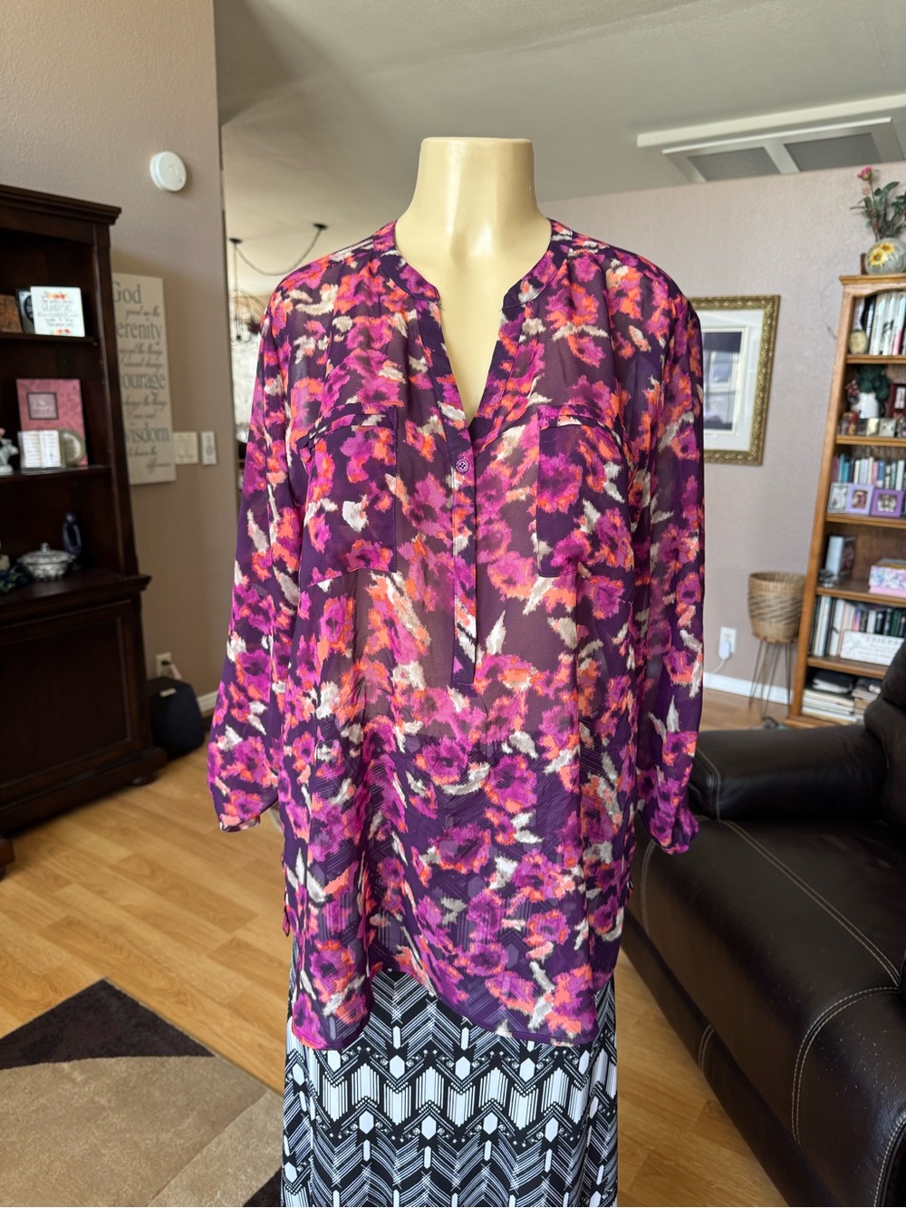 Apt 9 sheer floral V-neck blouse in red, black & white-size XL - Picture 5 of 9